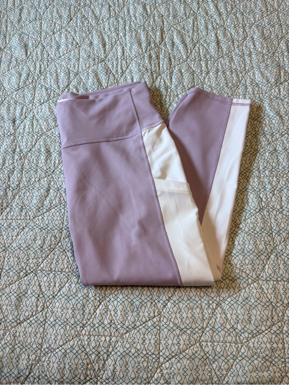 Women’s Fabletics Lilac and White Panel Active Leggings Size XL